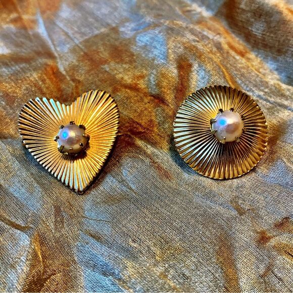 Vintage Heart & Circle Gold Metal & Pearl Brooches - Picture 3 of 6
